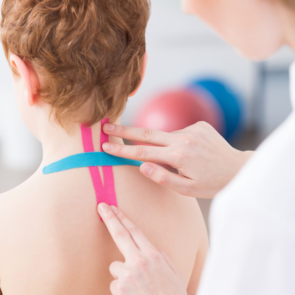 Benzile kinesiologice (Kinesio Tape) în recuperarea medicală: Beneficii și utilizare corectă